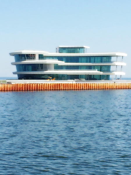 Иностранные туристы в восхищении от великолепия Бакинской бухты