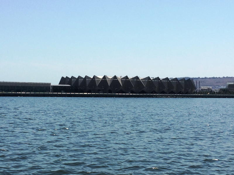 Иностранные туристы в восхищении от великолепия Бакинской бухты