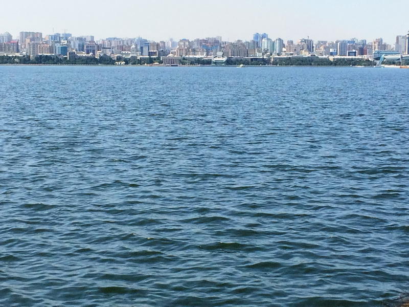 Иностранные туристы в восхищении от великолепия Бакинской бухты