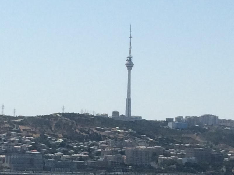 Иностранные туристы в восхищении от великолепия Бакинской бухты