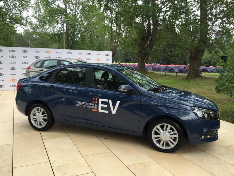 Lada Vesta перешла на электричество под авторские песни