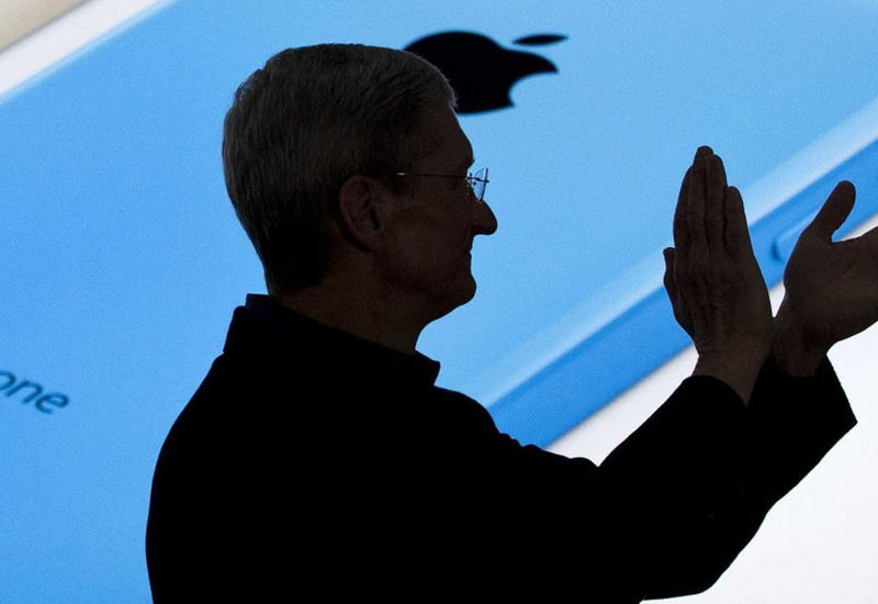 Главе Apple урезали зарплату