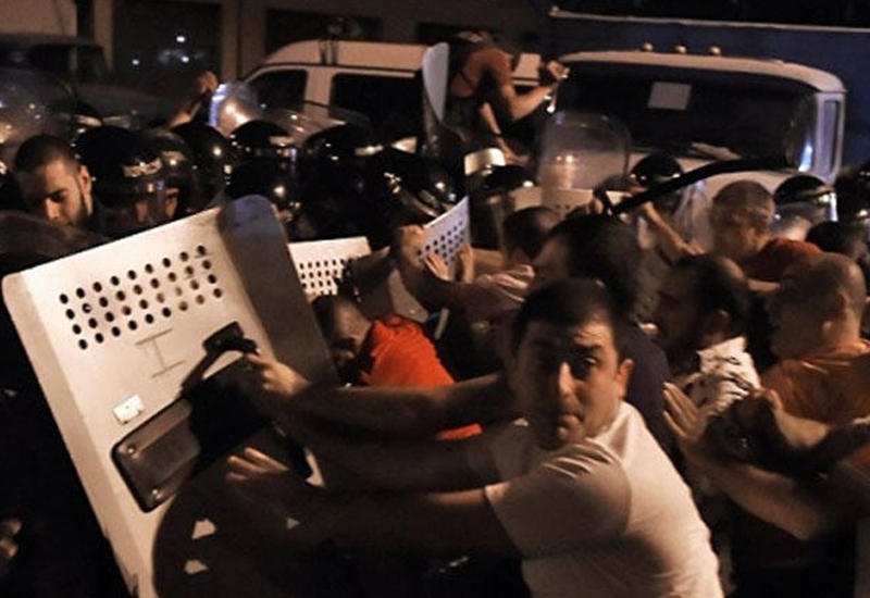 İrəvanda etiraz aksiyalari səngimək bilmir