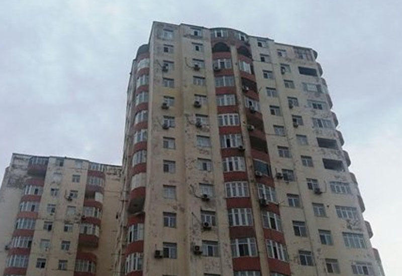 Bakıda uşaqların qəniminə çevrilən eyvanlar