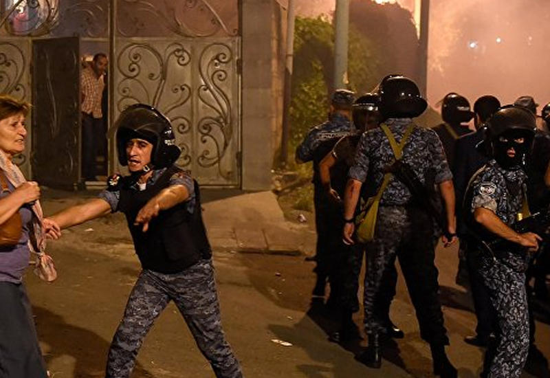 Двоих террористов вывели с территории полка ППС в Ереване