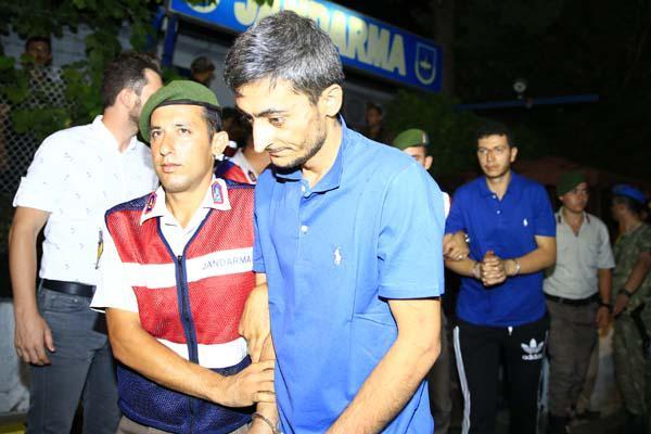Ərdoğanı öldürmək istəyən 11 hərbçi həbs edildi