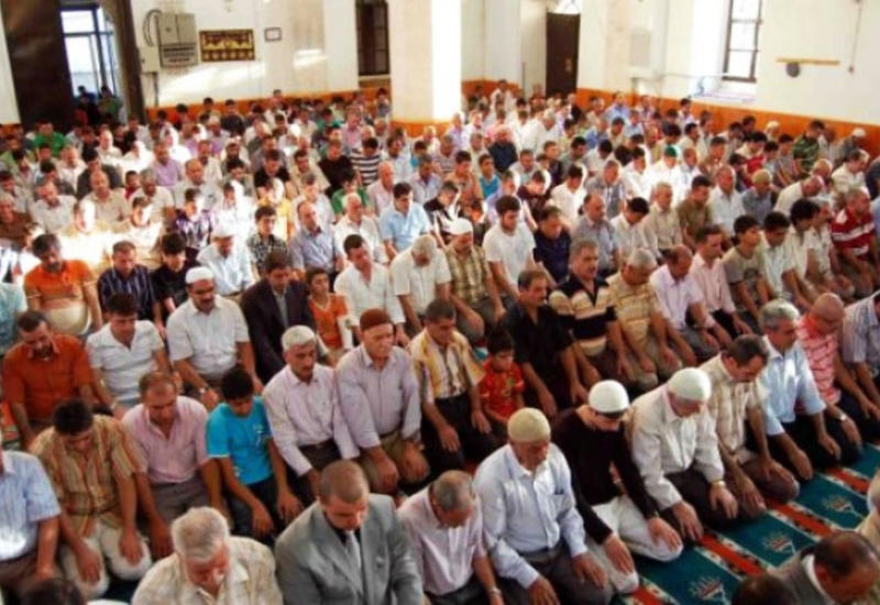 Во Франции массово закрывают мечети