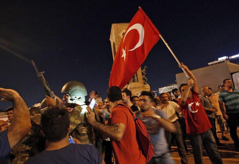 Yapon ekspert çevriliş cəhdinin sirrini açdı