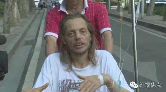 Onlayn tanış olduğu sevgilisini aeroportda 10 gün gözlədi