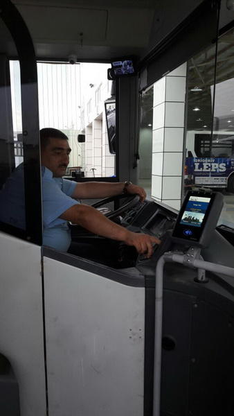 В Баку завезут 12-метровые автобусы