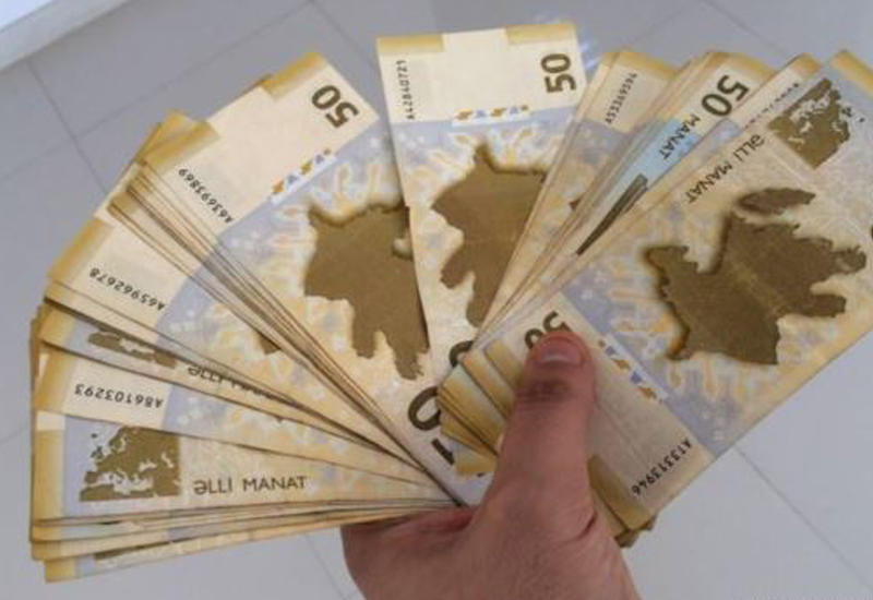 Советника писателя Анара обманули на 70 тысяч манатов