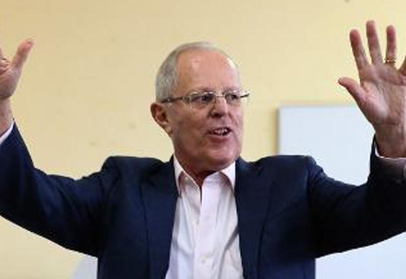 77-летний президент Перу устроил министрам музыкальную зарядку