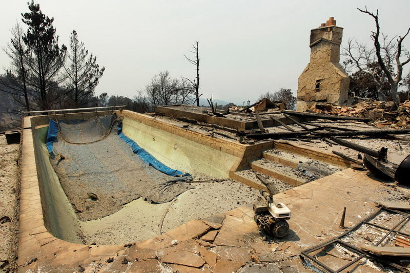 Вот что осталось после мощного лесного пожара в Калифорнии