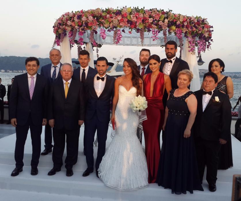 Məşhur futbolçu evləndi