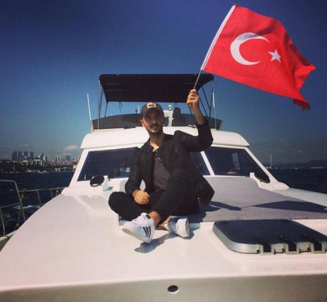 Məşhur sənətçilər mitinqdə