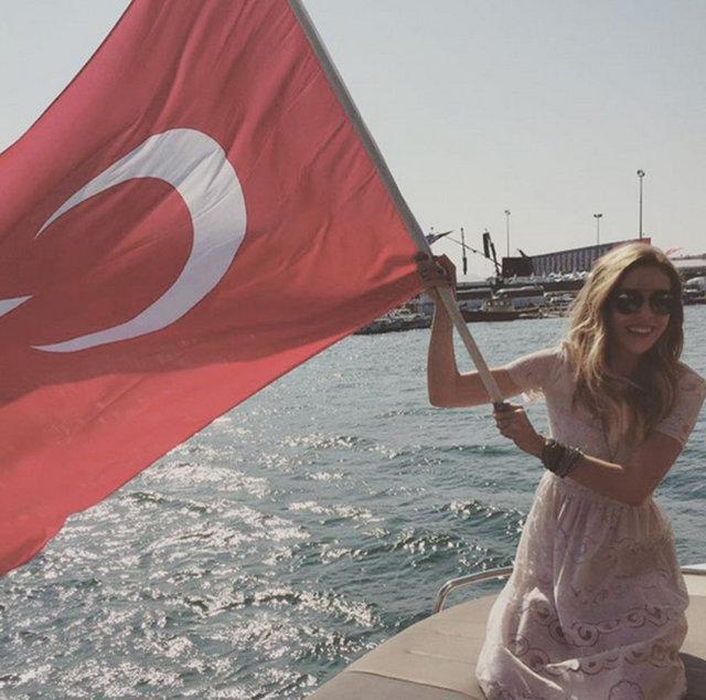 Məşhur sənətçilər mitinqdə