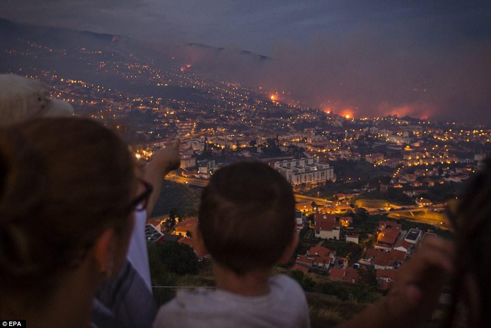 Portuqaliyanın Madeyra adası yanır