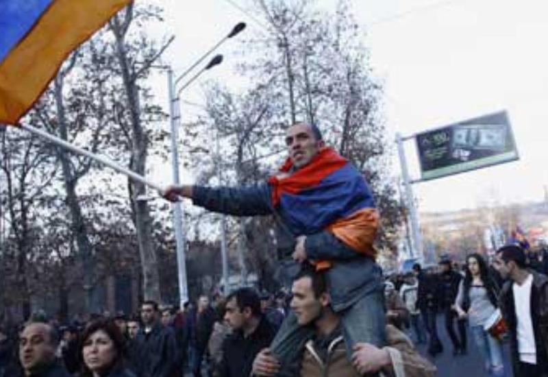 İrəvanın Azadlıq meydanında mitinq başlayıb