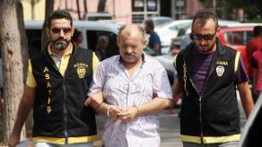 Açar dəliyindən soyunanlara baxan dərzi tutuldu