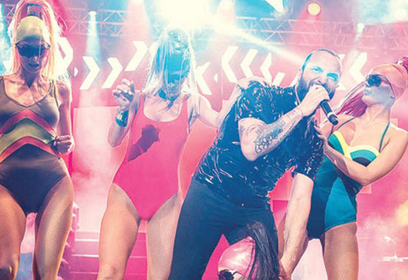 Türk müğənnidən sevgilisinə gözlənilməz sürpriz