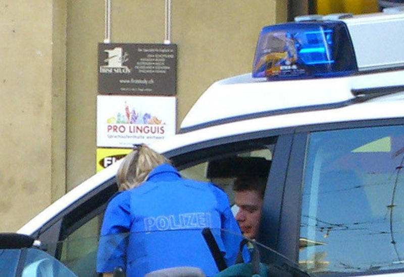 В Швейцарии неизвестный напал на пассажиров поезда, семь человек ранены