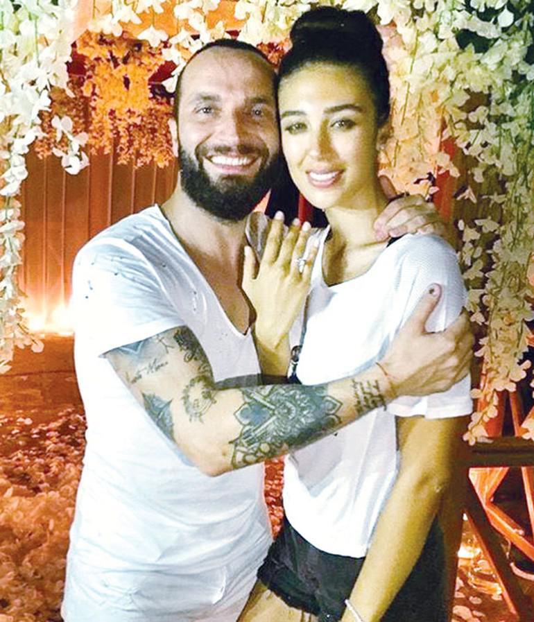 Türk müğənnidən sevgilisinə gözlənilməz sürpriz