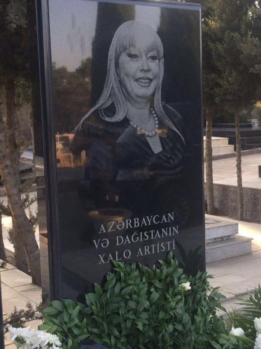 İlhamə Quliyevanın məzarı başında oğurluq