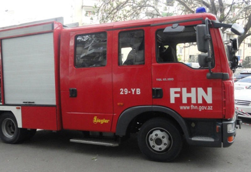 Qobustanda mikroavtobus yandı