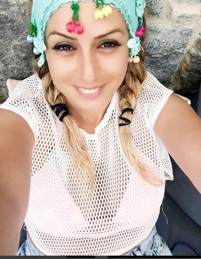 Roza Zərgərlidən qızına hədiyyə