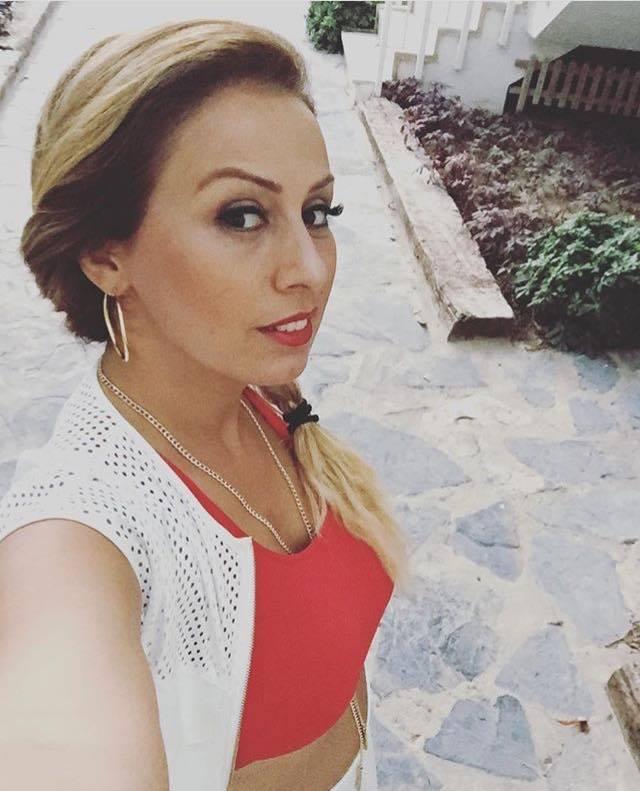 Roza Zərgərlidən qızına hədiyyə
