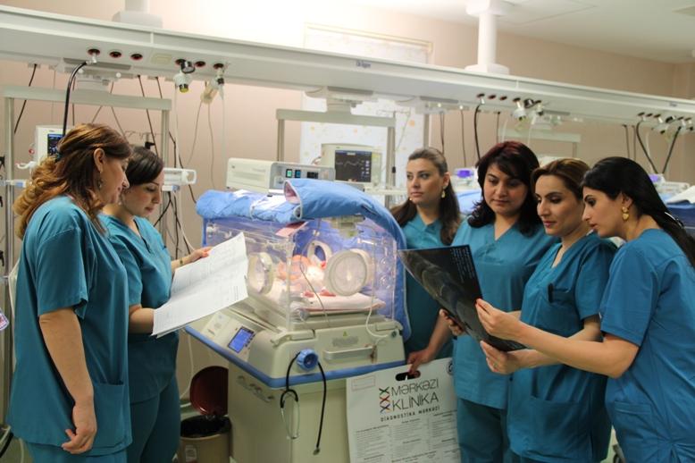 Mərkəzi Klinikanın yenidoğulmuşlar şöbəsində az çəkili körpəyə uğurlu cərrahi əməliyyat həyata keçirilib