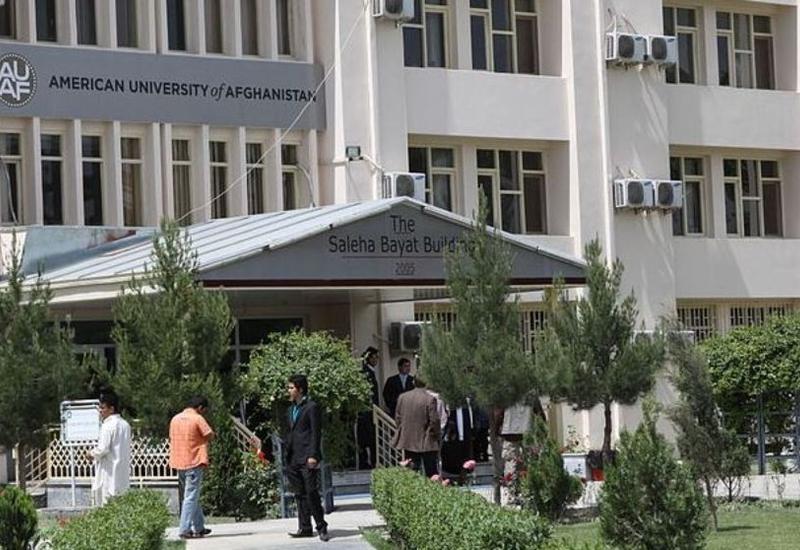 Universitetdə atışma: tələbələr içəridə qalıb