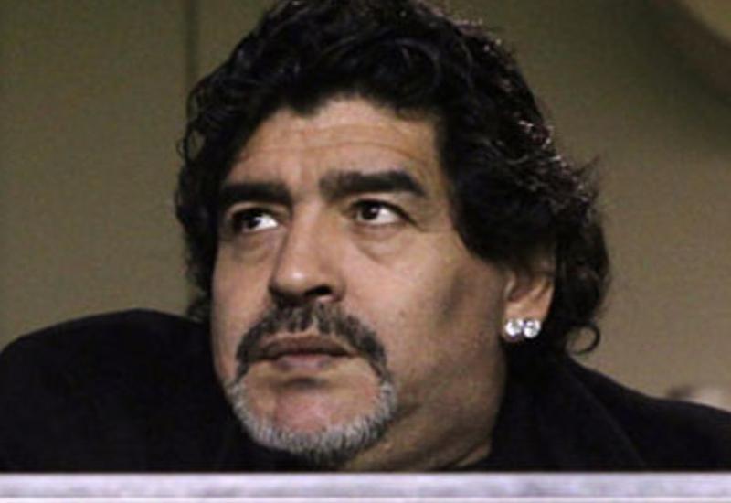 Maradona nikahdan kənar oğlu olduğunu etiraf etdi