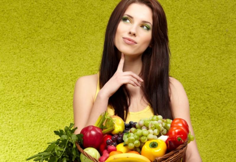 İspanaq, qoz, yulaf, süd və pomidor