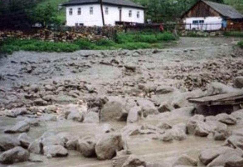 Qubada uşağı sel apardı
