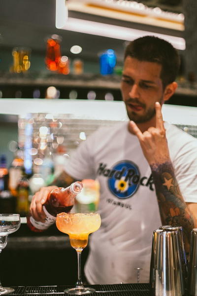 В Баку открылось легендарное Hard Rock Cafe