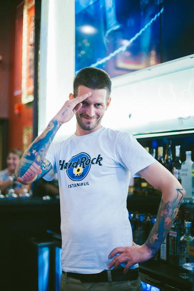 В Баку открылось легендарное Hard Rock Cafe
