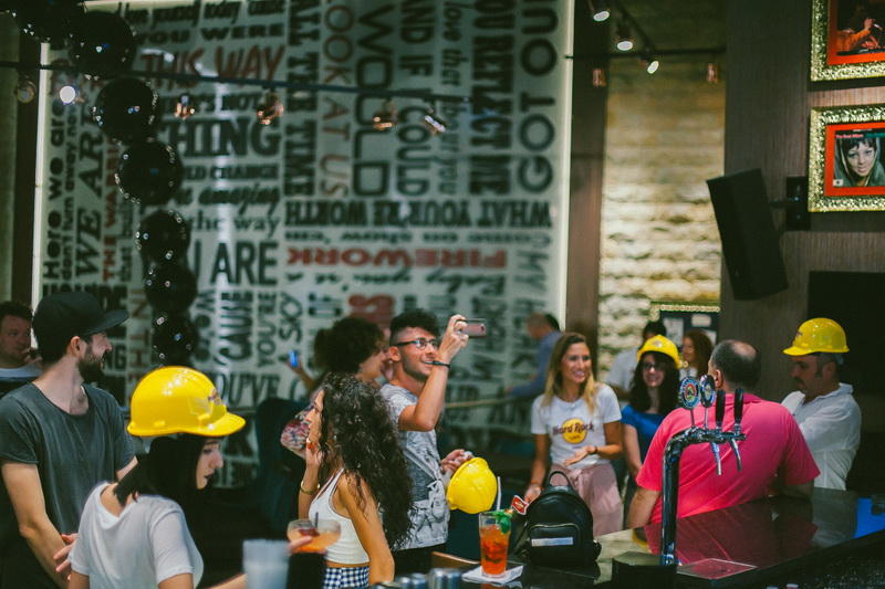 В Баку открылось легендарное Hard Rock Cafe