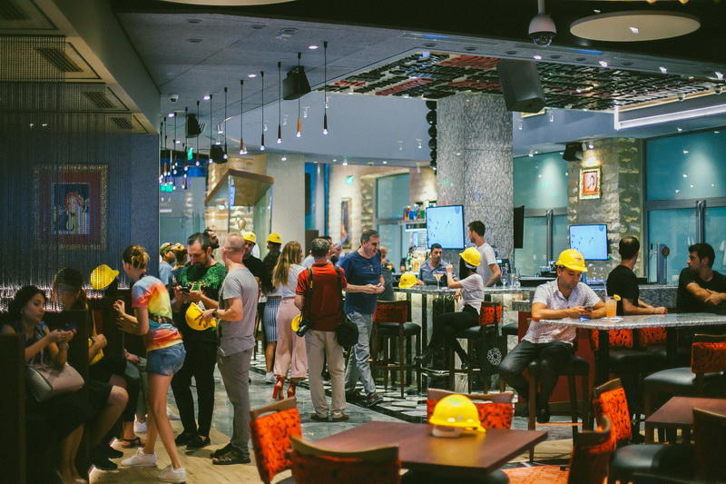 В Баку открылось легендарное Hard Rock Cafe