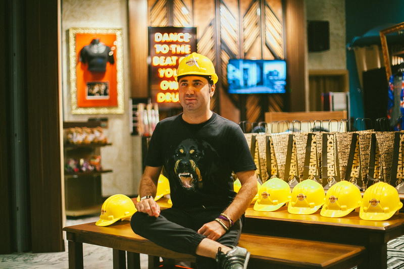 В Баку открылось легендарное Hard Rock Cafe