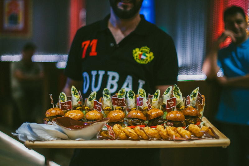 В Баку открылось легендарное Hard Rock Cafe