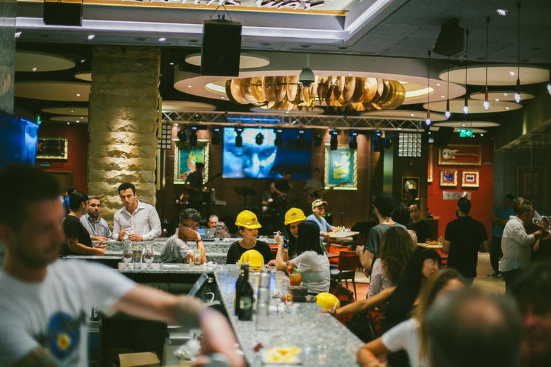 В Баку открылось легендарное Hard Rock Cafe