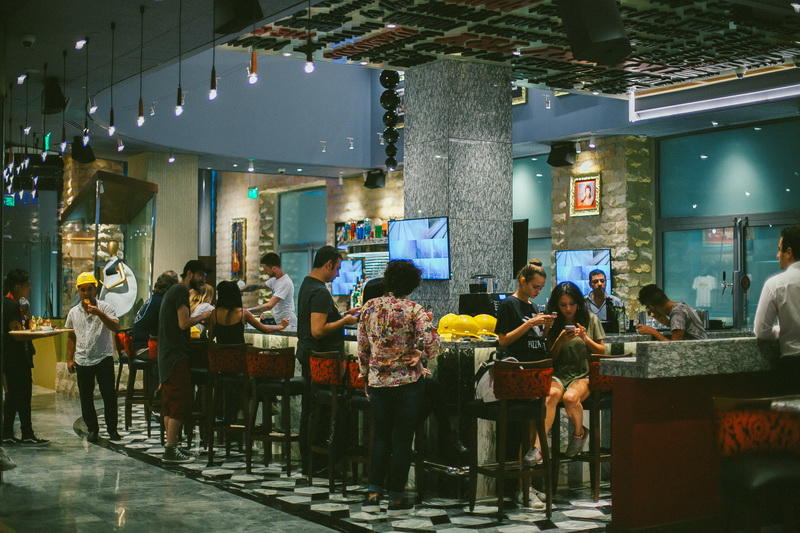 В Баку открылось легендарное Hard Rock Cafe