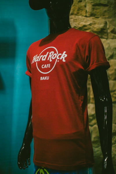 В Баку открылось легендарное Hard Rock Cafe