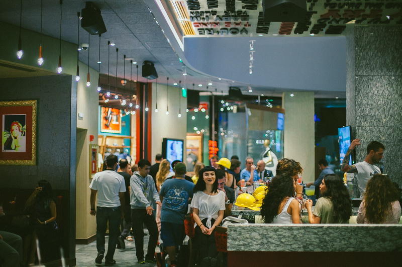 В Баку открылось легендарное Hard Rock Cafe