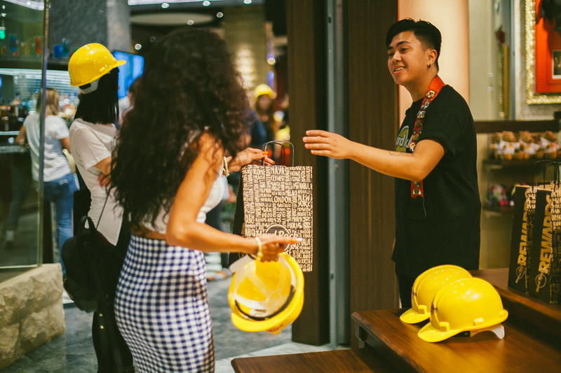 В Баку открылось легендарное Hard Rock Cafe