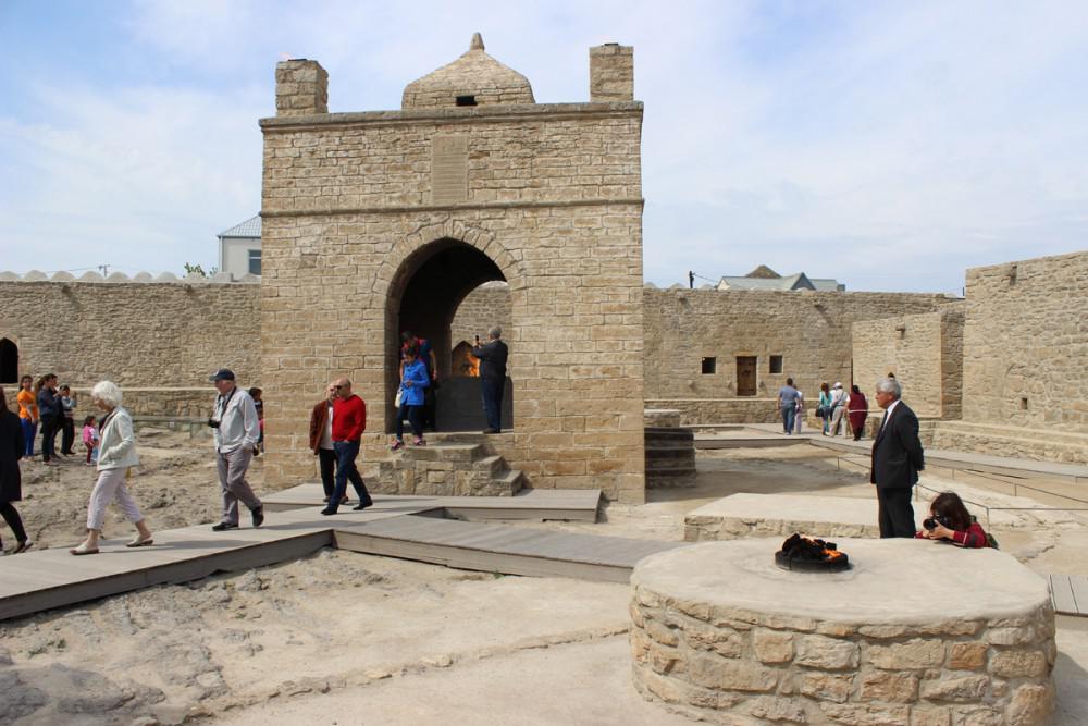 Sirli Abşeron: Qala, Atəşgah və Yanardağ