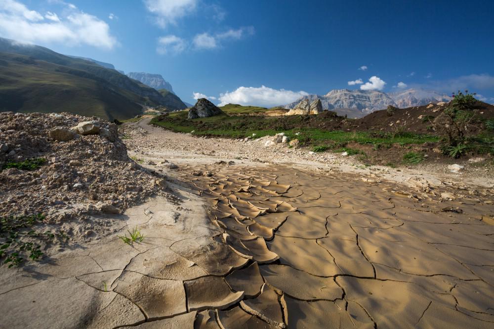 Sirli Abşeron: Qala, Atəşgah və Yanardağ