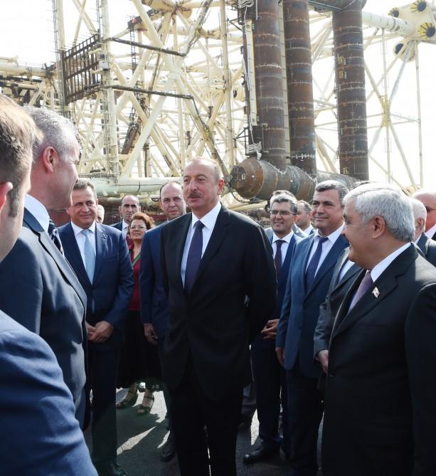 Президент Ильхам Алиев принял участие в церемонии отправки в море опорного блока по проекту «Шах Дениз-2»