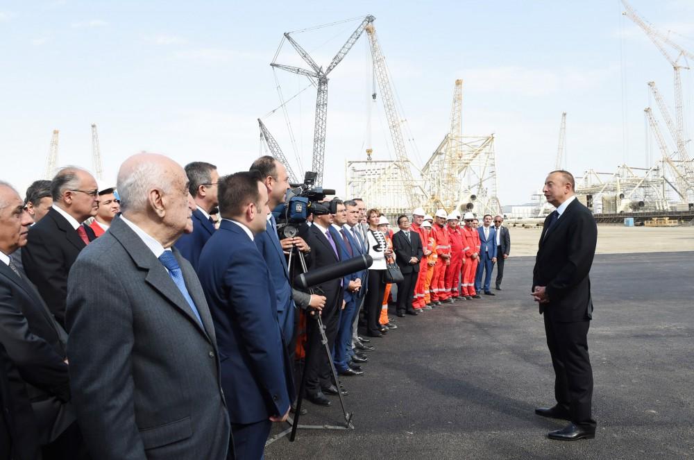 Президент Ильхам Алиев принял участие в церемонии отправки в море опорного блока по проекту «Шах Дениз-2»
